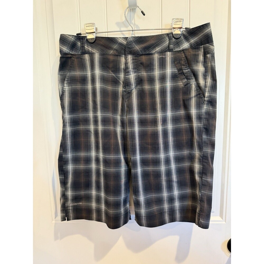 Columbia Titanium Women’s Bermuda Shorts Size 12 Black Gray Plaid